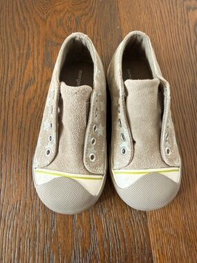 Morgan & Milo gray suede star-patterned slip on sneakers